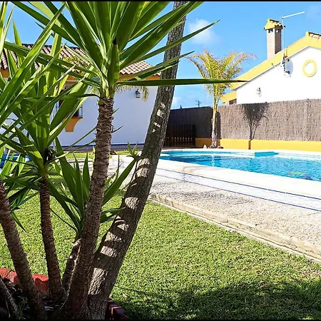 Chalet Con Piscina En Roche Viejo