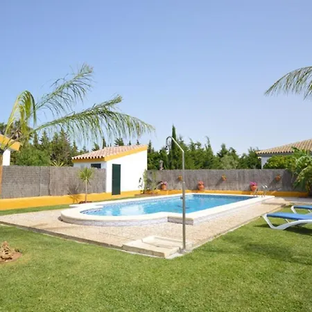Con Piscina En Roche Viejo Chalet