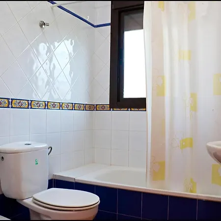 Chalet Con Piscina En Roche Viejo *